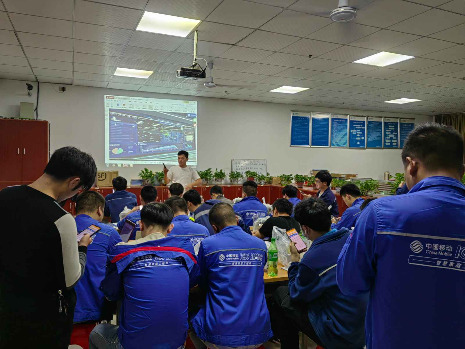 苏州俊豪环境监测技术有限公司为中移铁通有限公司安全用电培训